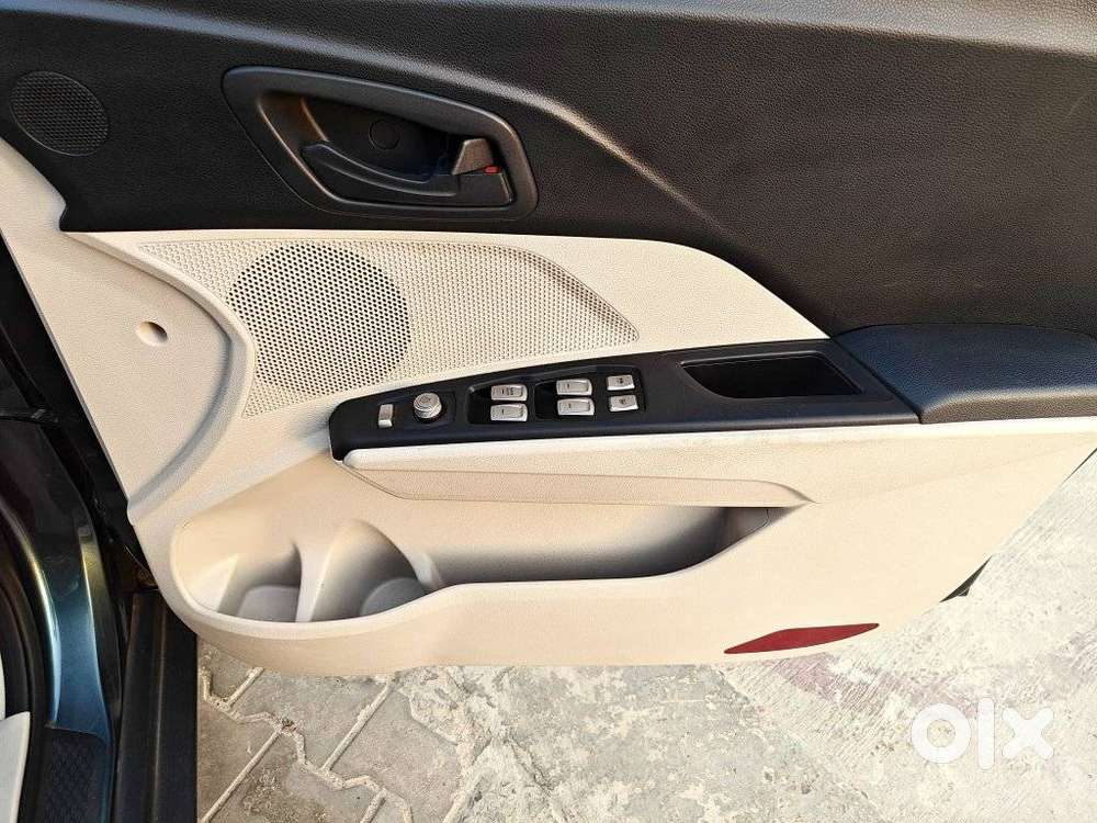 Mahindra Xuv300 W6 Amt Diesel, 2020, Diesel
