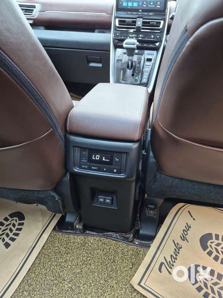 Toyota Innova Hycross