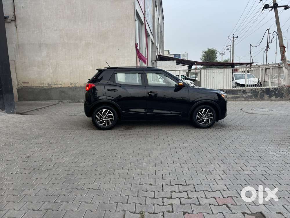 Mahindra Xuv300 W8, 2023, Petrol