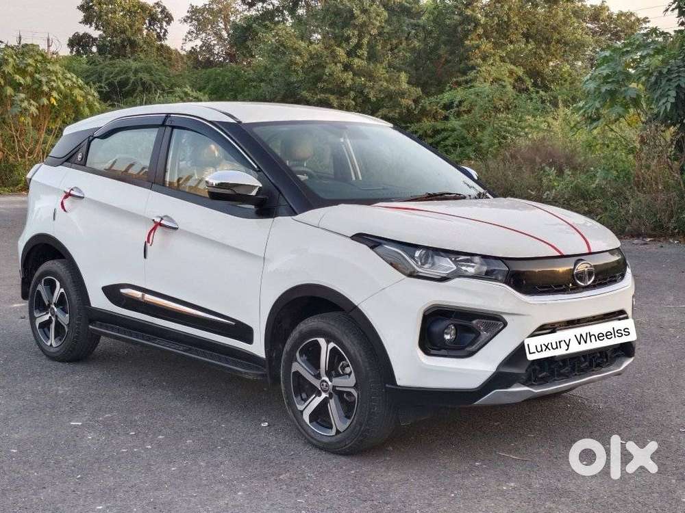 Tata Nexon, 2023, Petrol