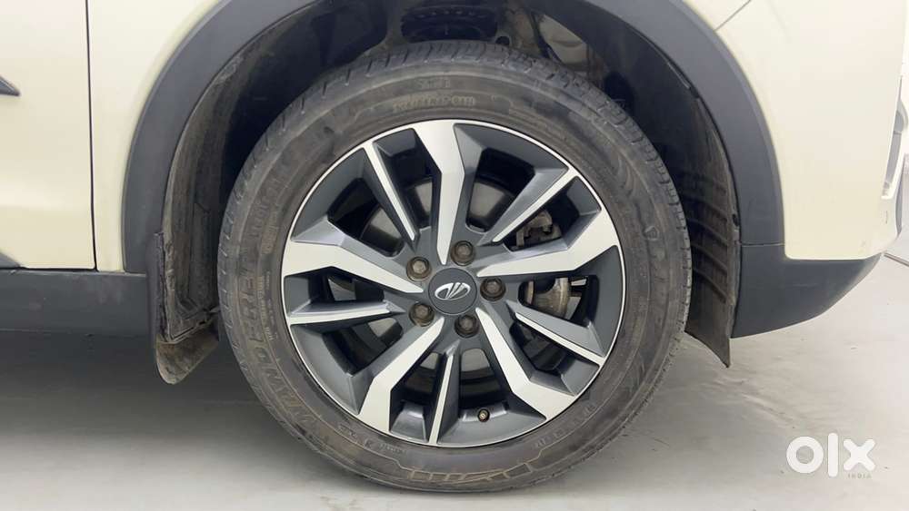 Mahindra Xuv300 1.2 W8 (o) Amt Petrol, 2022, Petrol