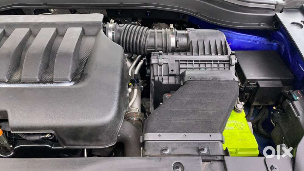 Mahindra Xuv700 2.0 Ax 5 Petrol At Str, 2022, Petrol