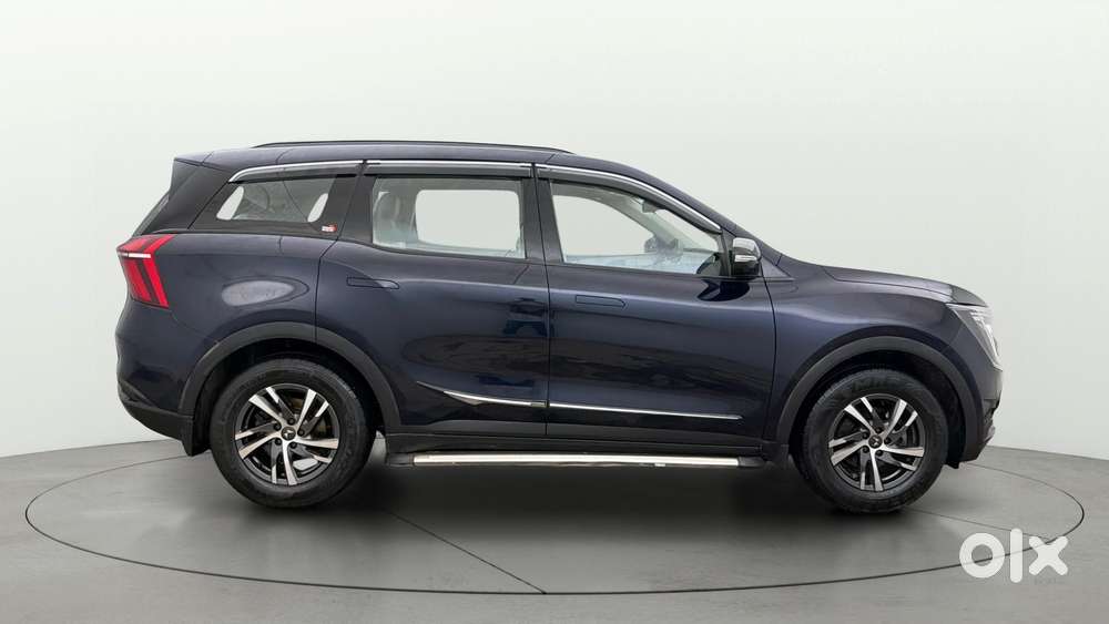 Mahindra Xuv700 2.0 Ax 5 Petrol Mt 7 Str, 2023, Petrol