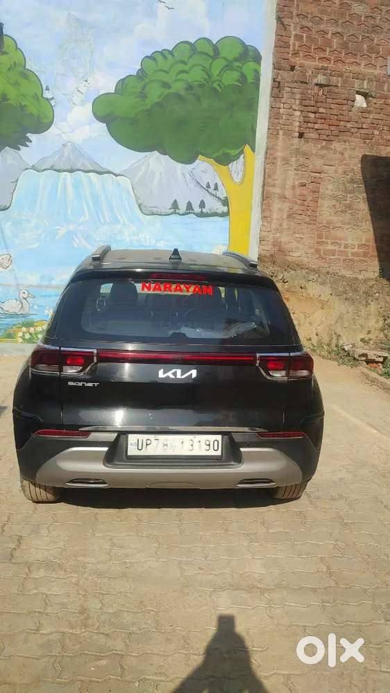 Second Top, Kia Sonet 2022 Diesel Well Maintained, Company Service.