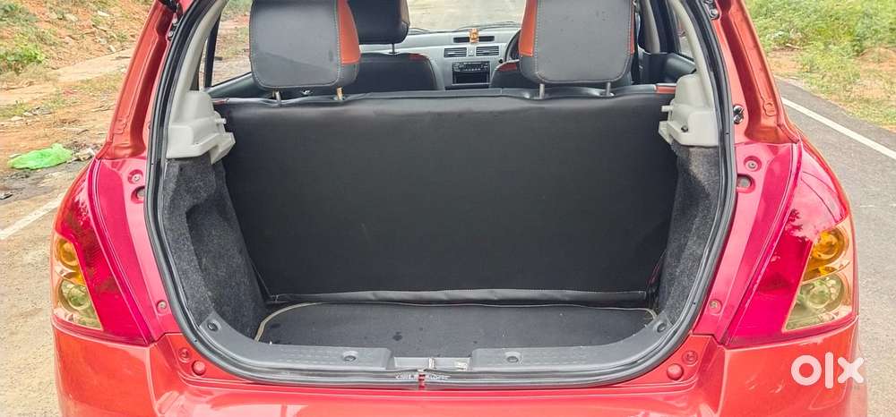 Maruti Suzuki Swift Lxi Bsiv, 2010, Petrol