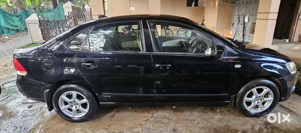 Volkswagen Vento 1.6 Highline Petrol 2013