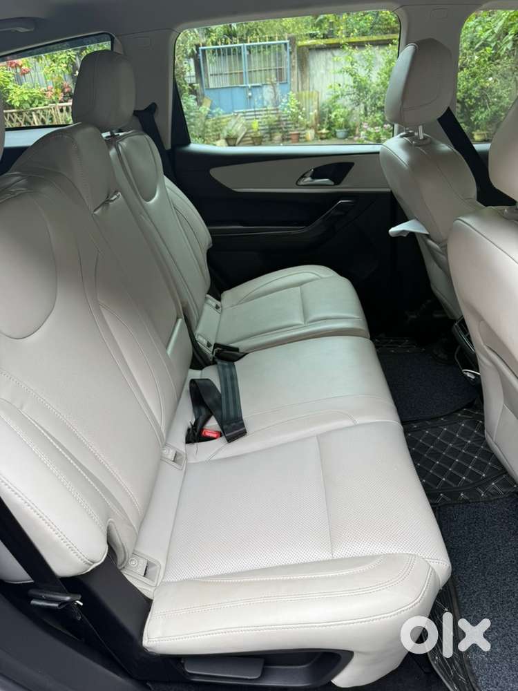 Mahindra Xuv700 2025 Petrol Well Maintained
