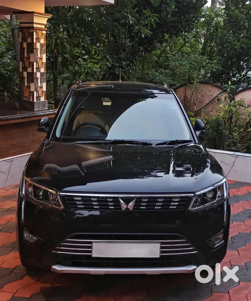 2023 Mahindra Xuv300 W8(o) Petrol  20k Km  5-year Warranty