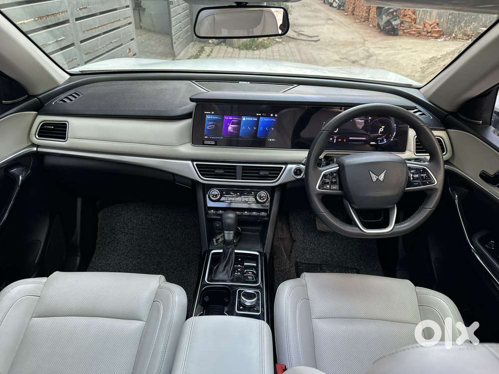 Mahindra Xuv700 2.2 Ax 7 Diesel At Luxury Pack Str, 2022, Diesel