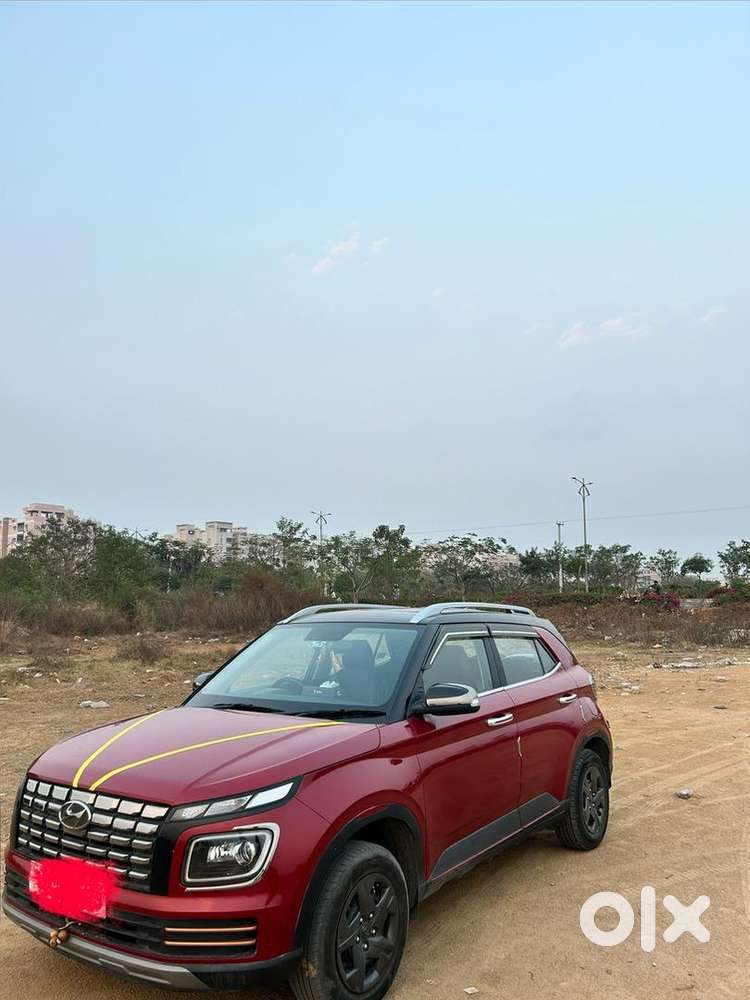 Hyundai Venue 2023 Petrol Well Maintained