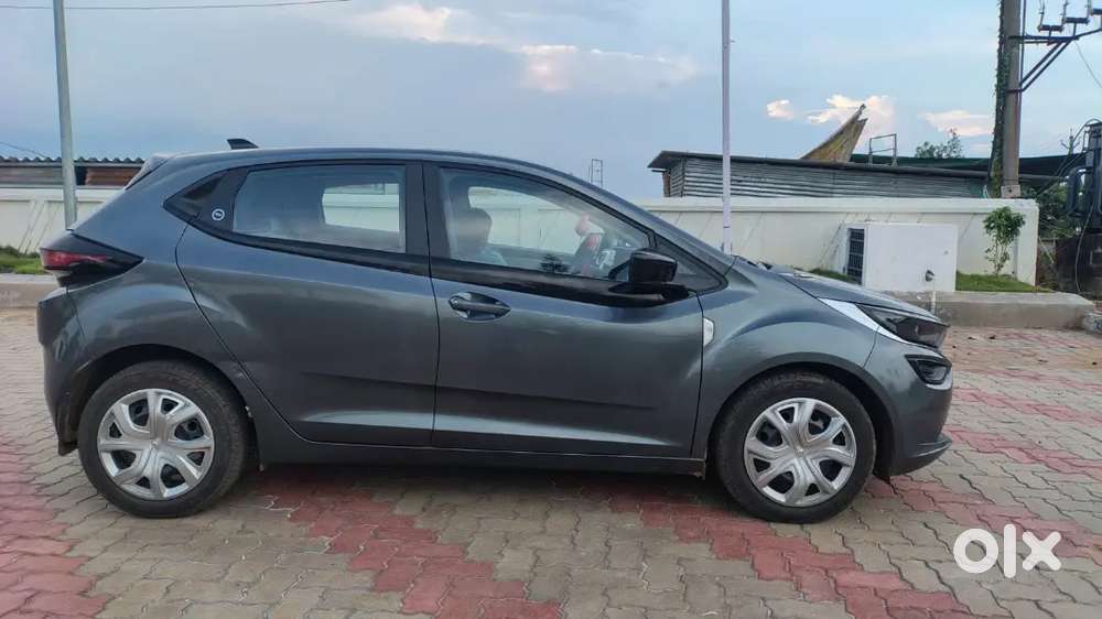 Tata Altroz 2023 Sunroof Variant Total 9 Registration Number