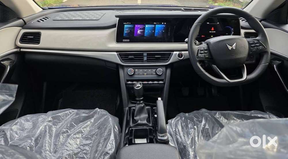 Mahindra Xuv700 2.2 Ax 5 Diesel Mt Str, 2025, Diesel