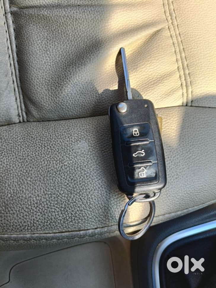 Volkswagen Vento 2010-2013 Petrol Highline, 2011, Petrol