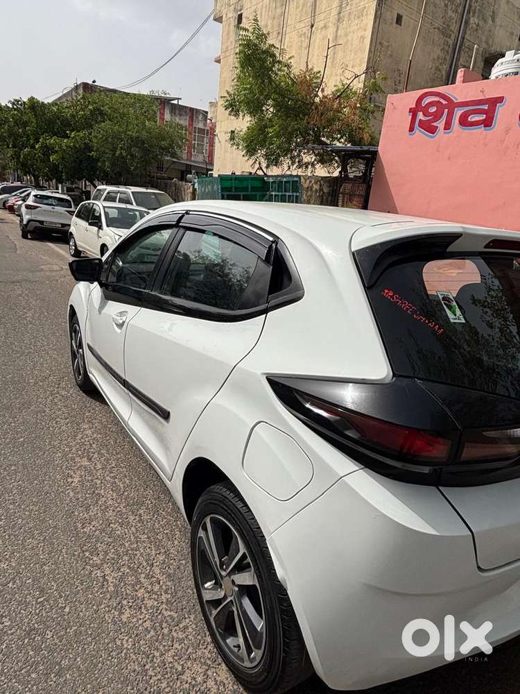 Tata Altroz Xz, 2022, Petrol