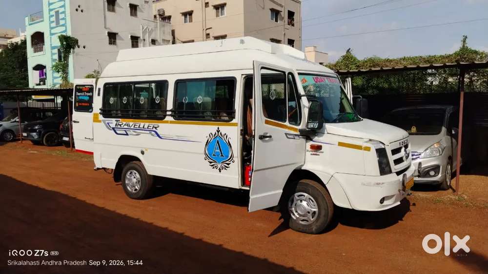 Force Motors Trax Cruiser 2023 Diesel Showroom Track