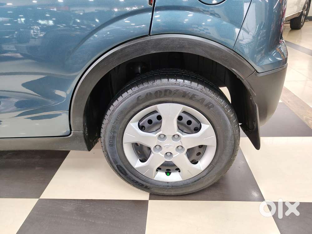 Mahindra Xuv300 1.2 W6 Amt Petrol, 2022, Petrol
