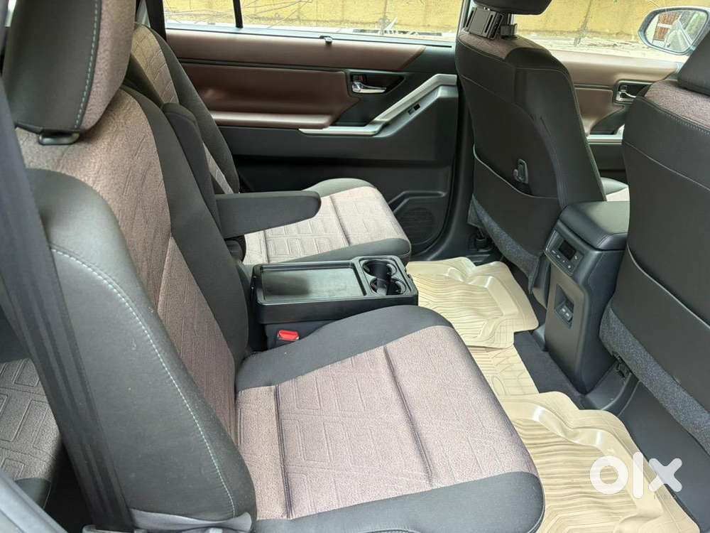 Toyota Innova Hycross 2025 Petrol Well Maintained Show Room Condition