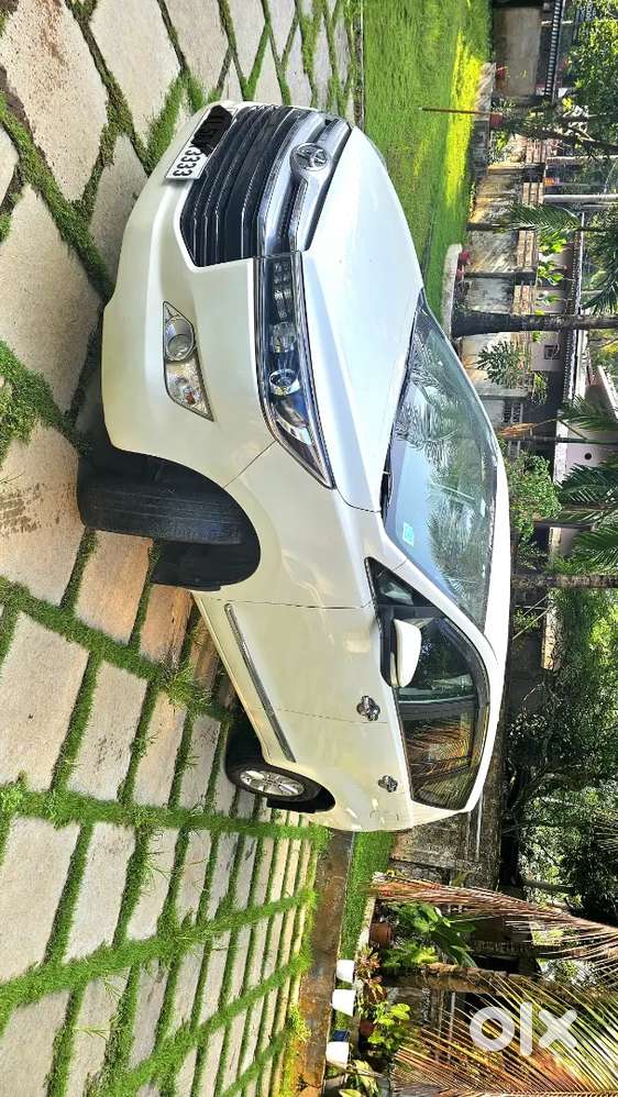 Toyota Innova Crysta 2.4v