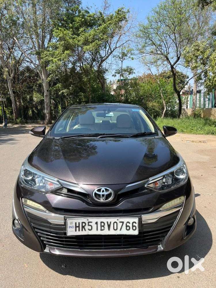 Toyota Yaris V Cvt, 2019, Petrol
