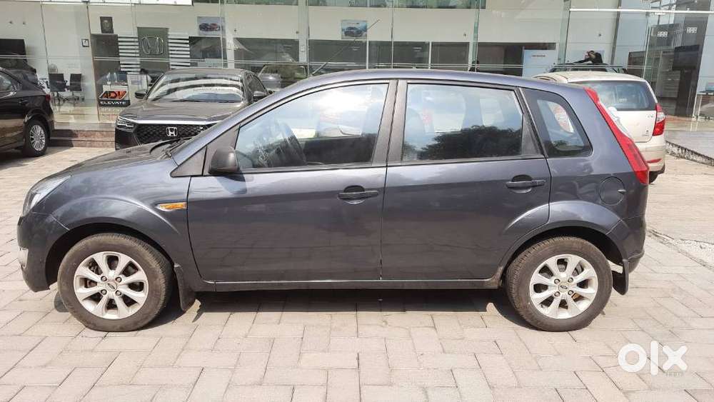 Ford Figo 2010-2012 Petrol Titanium, 2011, Petrol