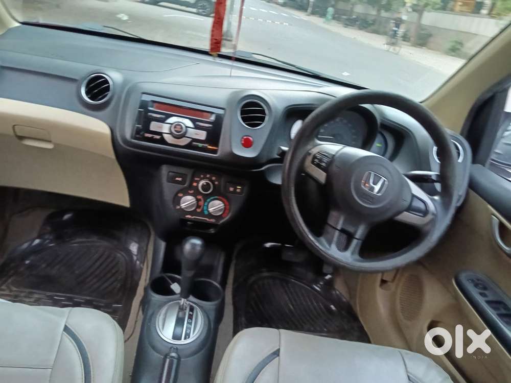 Honda Brio V Mt, 2014, Petrol