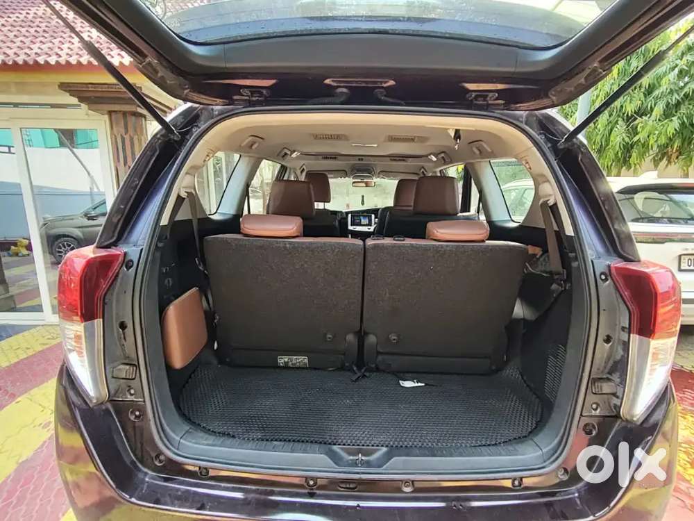 Toyota Innova Crysta 2.8.z. 2017 Diesel 70000 Km Driven