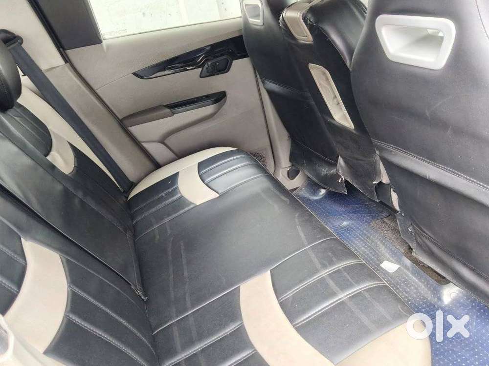 Mahindra Kuv 100 Mfalcon G80 K8 Dual Tone, 2017, Petrol