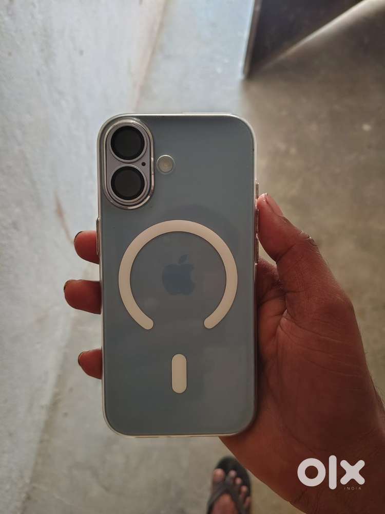 I phone 17  6 month old sab mil jayega box and bill 2 phone cover