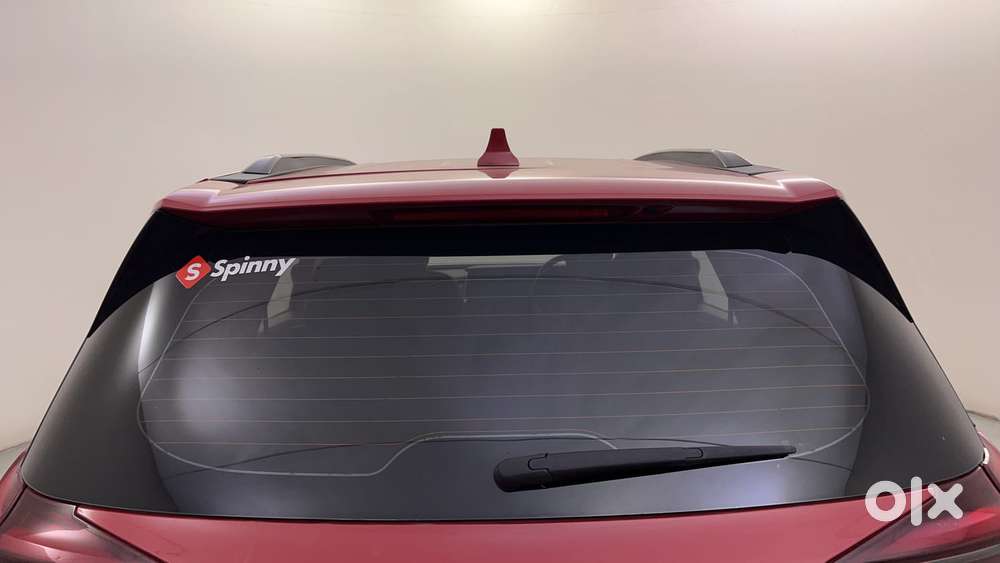 Mahindra Xuv700 2.0 Ax 3 Petrol At 5 Str, 2022, Petrol