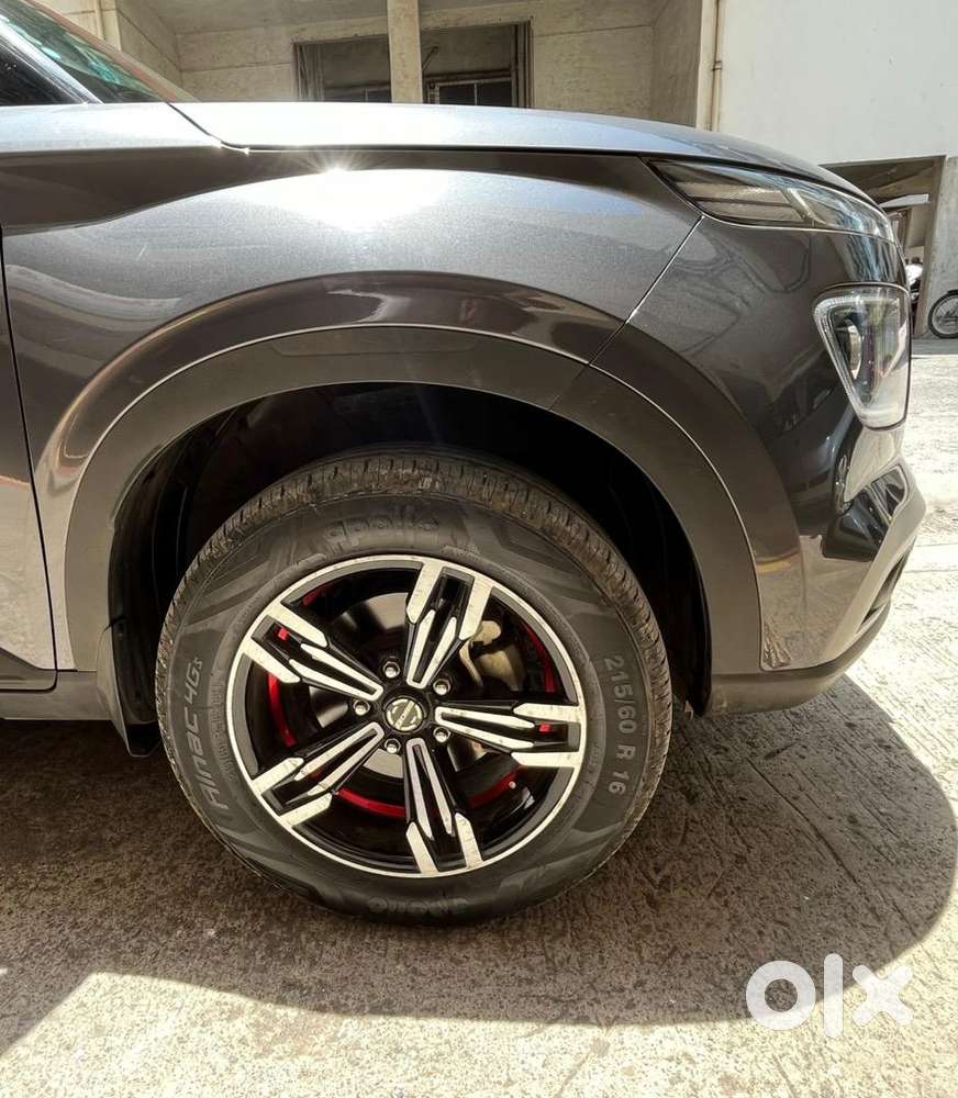 Hyundai Venue 2022 Petrol 25800 Km Driven