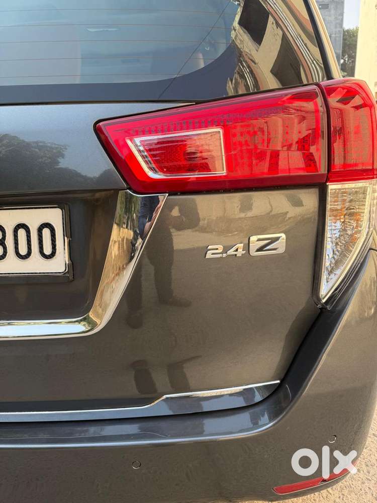 Toyota Innova Crysta 2.8 Zx At 7 Seater, 2022, Diesel