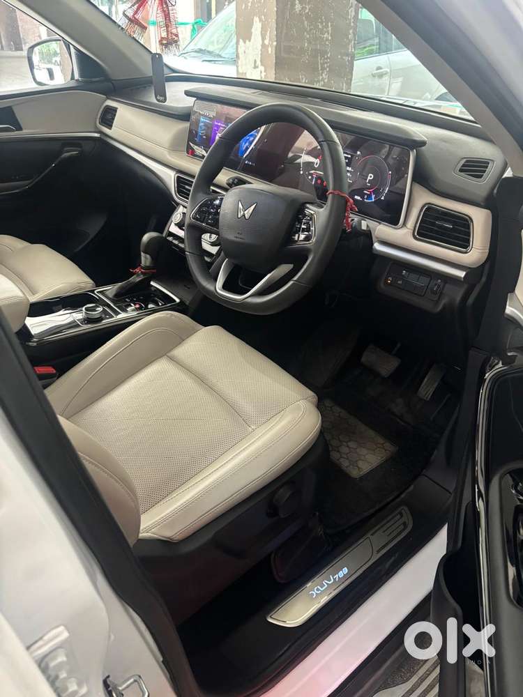 Mahindra Xuv700 2.0 Ax 7 Petrol At Luxury Pack Str, 2024, Petrol