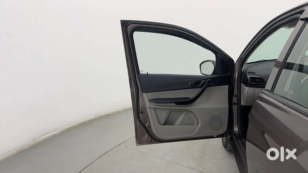 Tata Tiago Xza, 2019, Petrol
