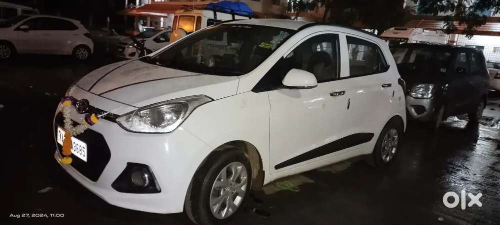 Spinny Cars 27 Stat Away Hyundai Grand I10 2014 Diesel Well Maintaince