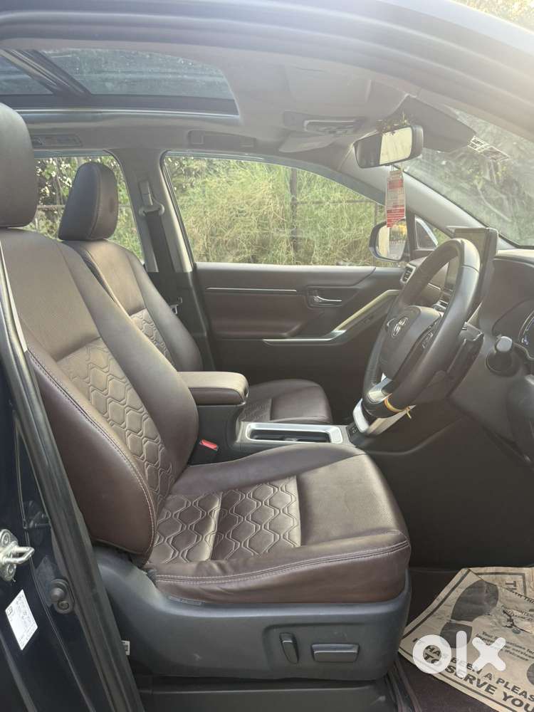 Toyota Innova Hycross 2.0 Zx Hybrid 7 Str, 2023, Petrol