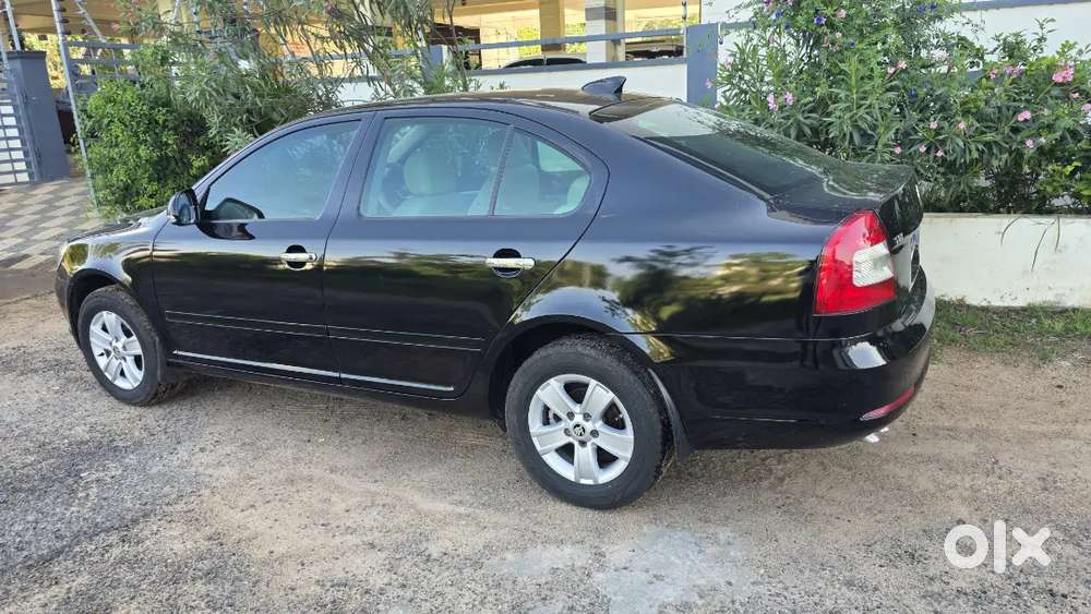 Skoda Laura Elegance 2010 Diesel Automatic