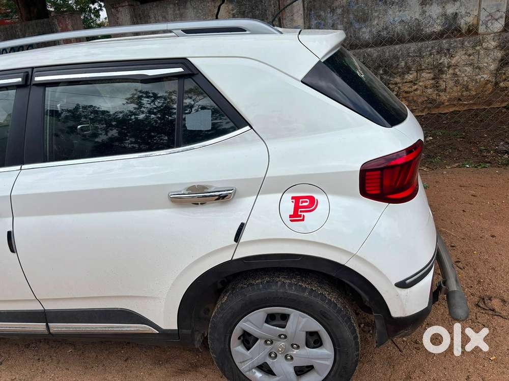 Hyundai Venue Petrol Manual 2022 Year
