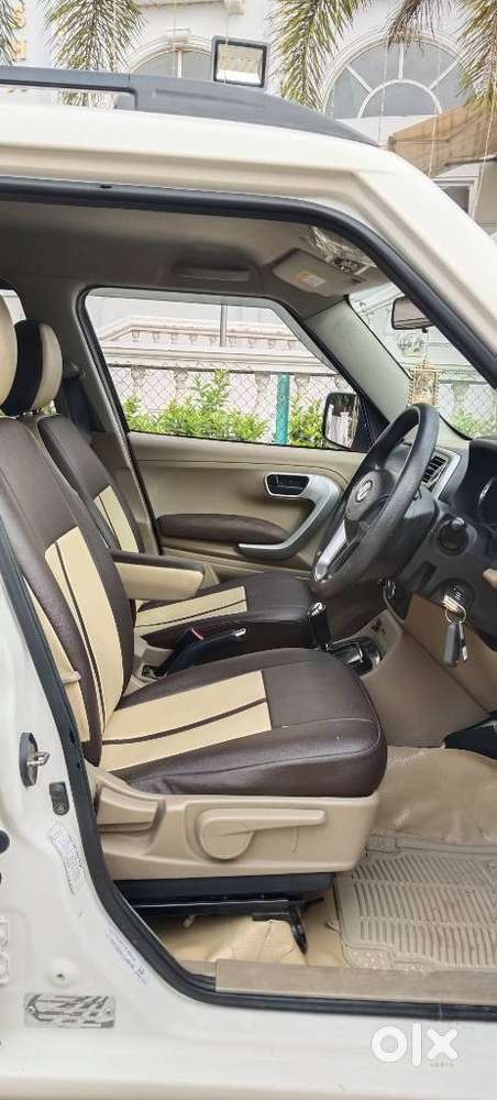 Mahindra Tuv 300 T10 Amt (automatic), 2016, Diesel
