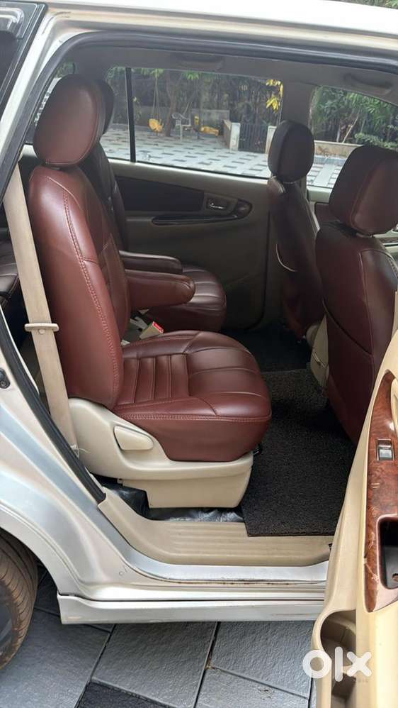 Tayota Innova 2012 V Option