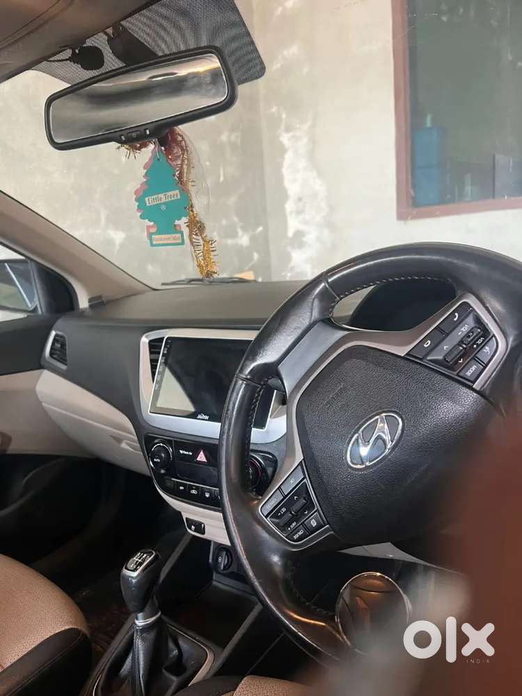 Verna 1.6  Sanroof Model