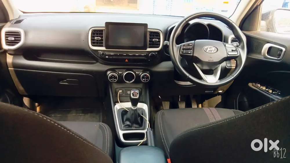 Hyundai Venue 2020 Petrol 70000 Km Driven