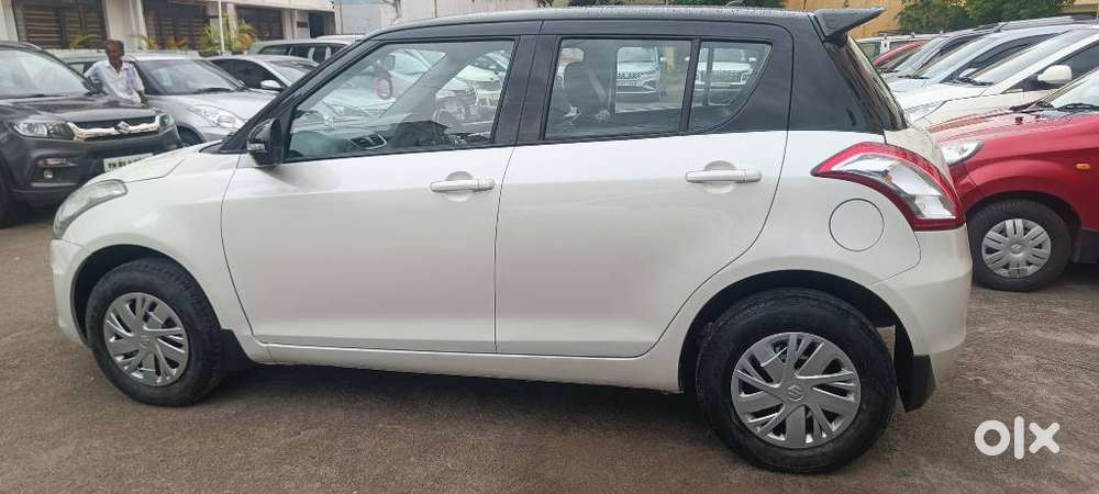 Maruti Suzuki Swift Vxi + Manual, 2017, Petrol