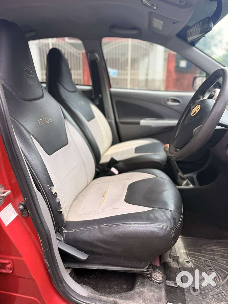 Toyota Etios V, 2011, Petrol