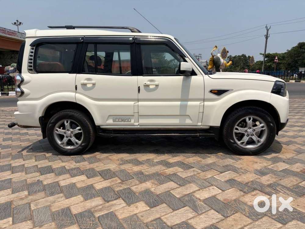Mahindra Scorpio S10, 2015, Diesel
