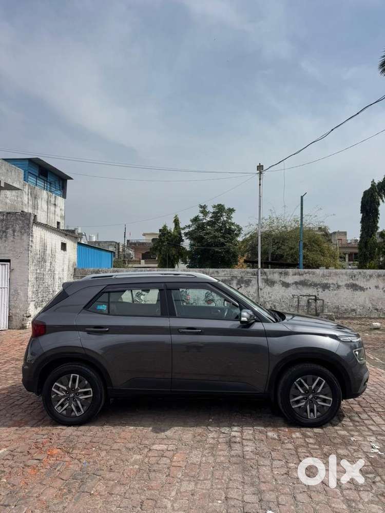 Hyundai Venue 2022 Diesel Well Maintained