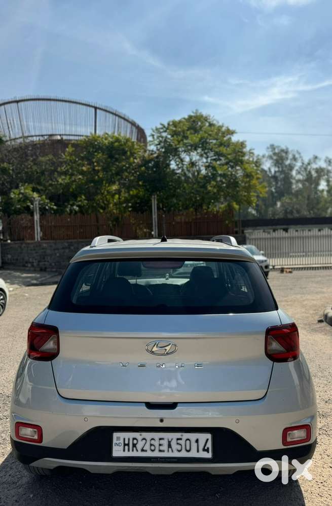 Hyundai Venue Mt Petrol 2020