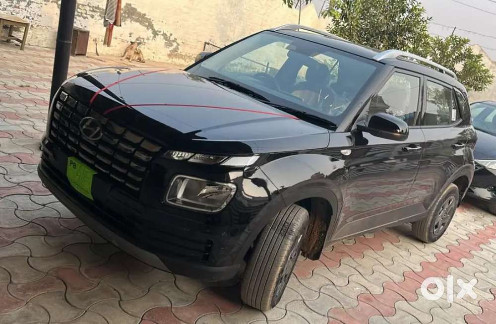 Hyundai Venue 2025 Petrol 200 Km Driven