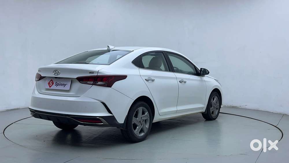 Hyundai Verna 1.5 Sx Ivt, 2022, Petrol