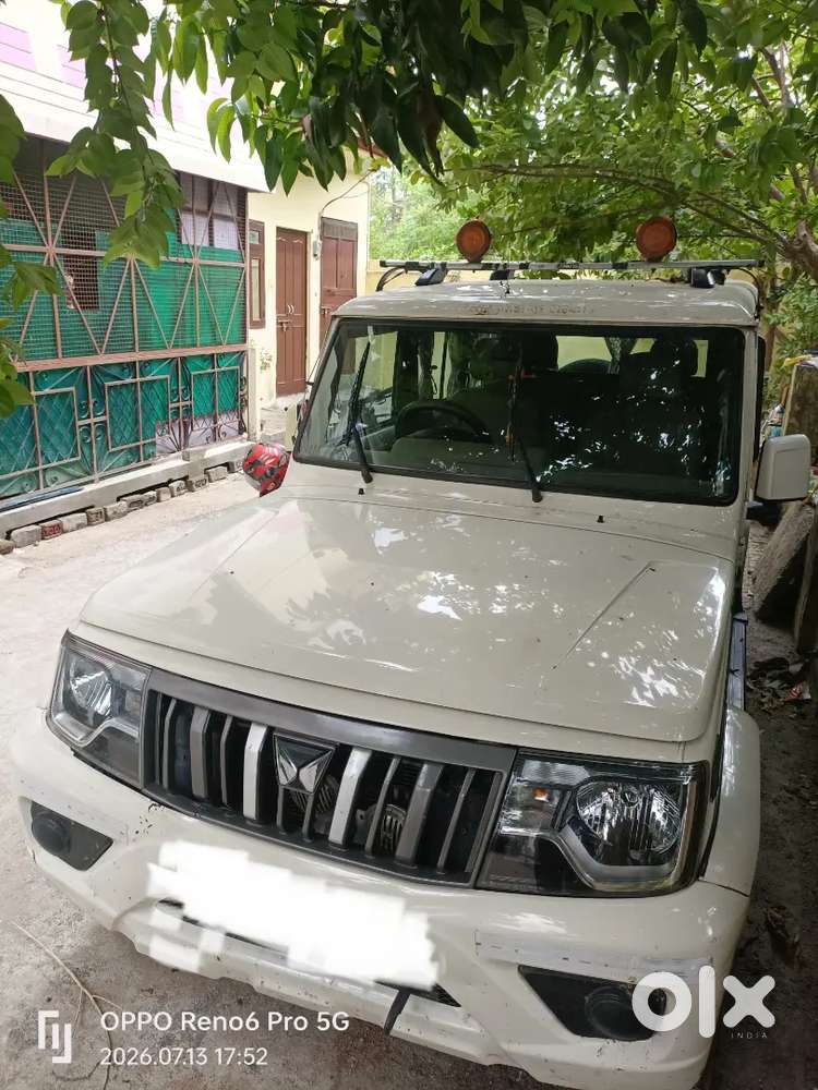 Bolero Single Hand Driving Bolero Lucknow Mein Khadi Hai Koi Use Nahin