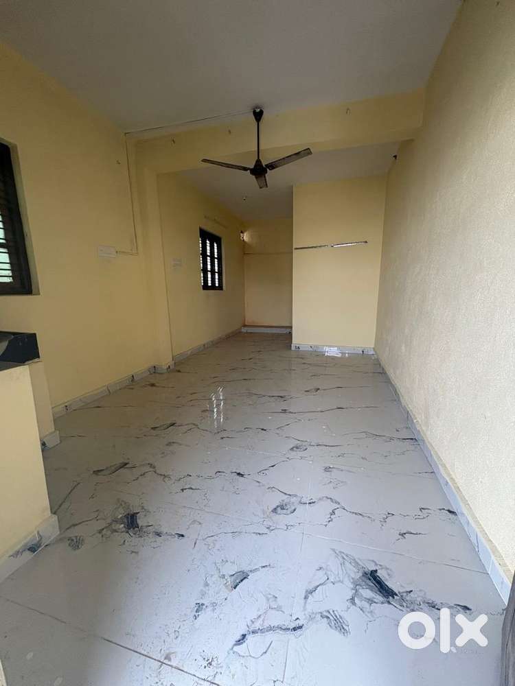 Bachelor Rooms available
